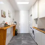 House 1 * Labruge