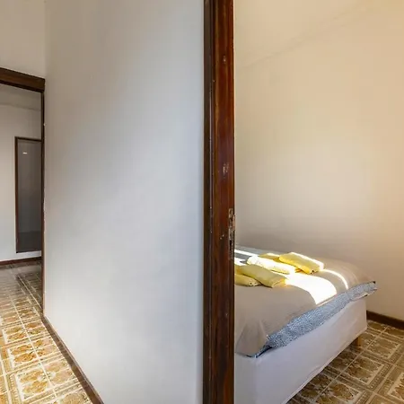 House 1 Labruge