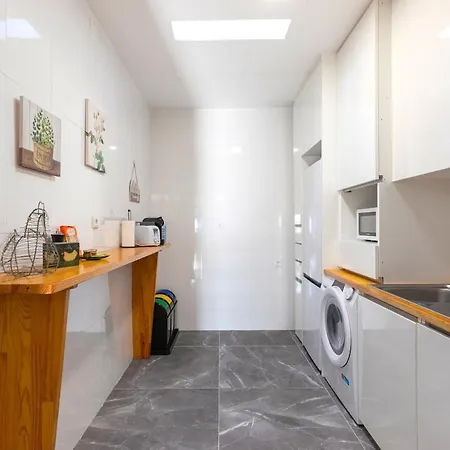 House 1 * Labruge